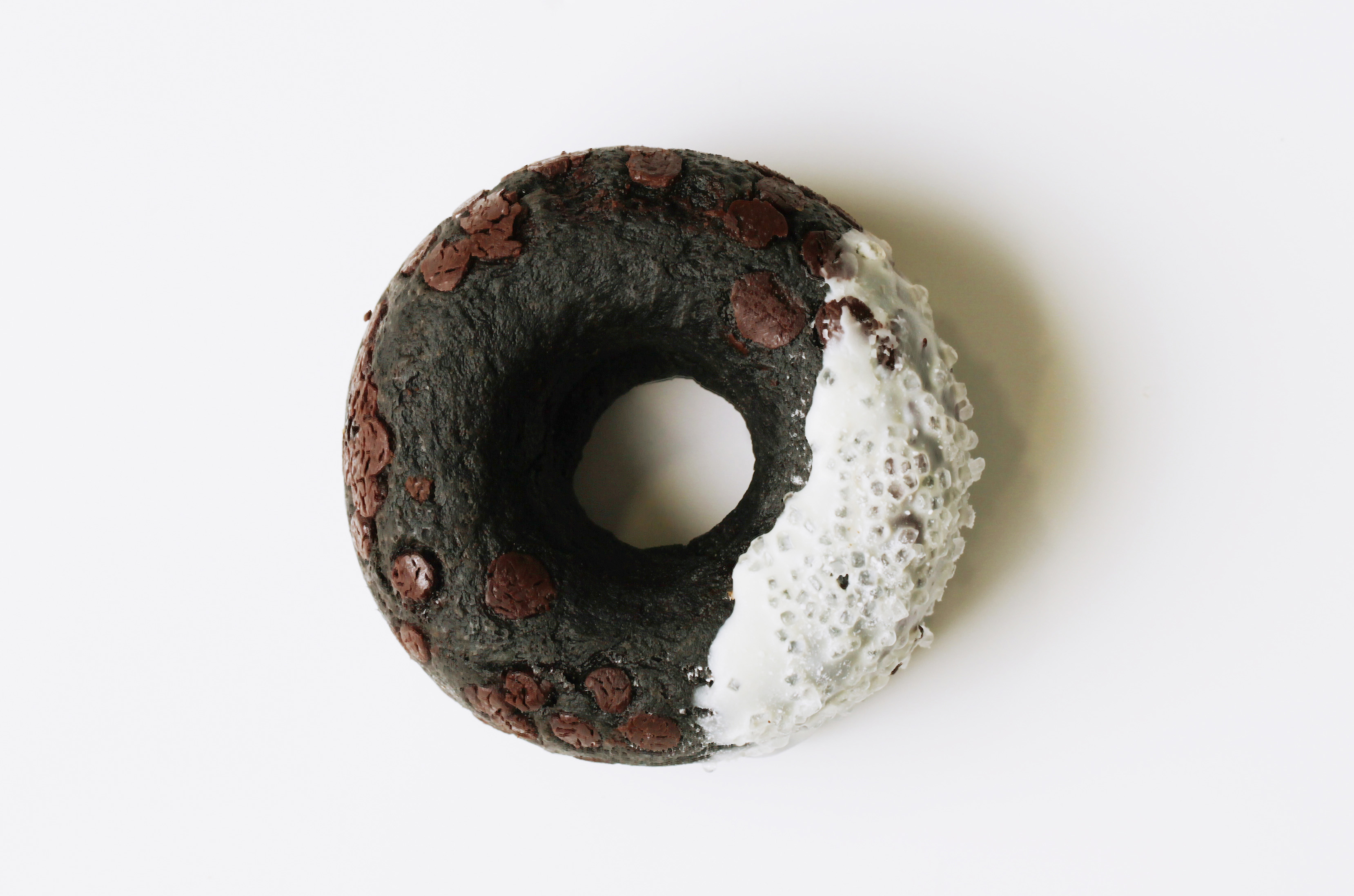 カー用品店の ジェームス が 今大注目のベーカリー アンティーク のスイーツとコラボ Jmsタイヤ チョコリング いよいよ関東に上陸 株式会社タクティーのプレスリリース