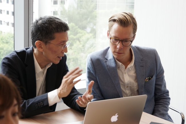 （写真左）HKRITA 最高経営責任者、エドウィン・ケー　　（写真右）H&M Foundation プロジェクトマネージャー、エリック・バン
