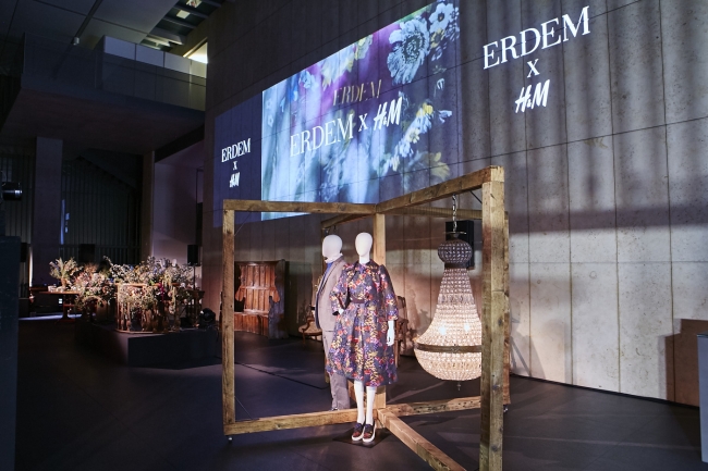 ERDEM x H&M、法隆寺宝物館の水上に映し出される幻想的な雰囲気の中で