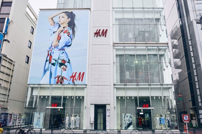 Namie Amuro X H M コレクションを日本 アジアのh M店舗および公式オンラインストアにて 本日より販売開始 同時に安室奈美恵の撮影シーンを収めたメイキング映像を公開 企業リリース 日刊工業新聞 電子版