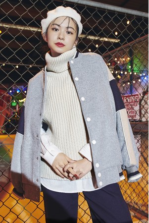 人気モデル 女優の莉子が着る新作秋冬コレクション Season Keys With Riko が発売 H Mのプレスリリース