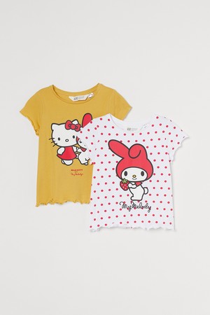 トップス 2枚セット¥1,999 ©2021 SANRIO CO., LTD.