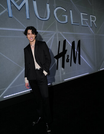 H&M 2023年 デザイナー・コラボレーション 「Mugler H&M（ミュグレー エイチ・アンド・エム）」コレクション NYグローバルイベント写真 kemio