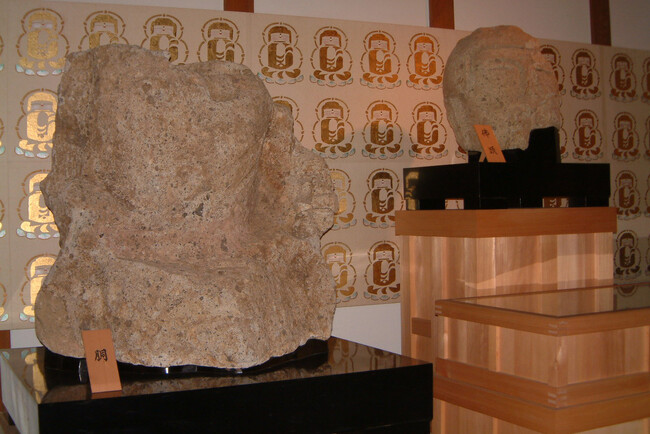 白鳳弥勒石仏 弥勒堂内 白鳳弥勒石仏 弥勒堂内