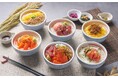 「豊洲 千客万来」内の和カフェ「豊洲ふくらすずめ」にて、10月20日(月)より6種のだし茶漬けがグランドメニューとして新登場! 季節の味わいを感じる秋限定のパフェも好評販売中!