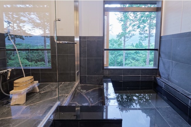 仙石原ススキの原一の湯の客室露天風呂はお子様連れでも気兼ねなく温泉を楽しめます！