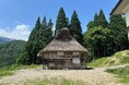 【岐阜県飛騨市】飛騨の“茅葺き民家”ただの「修復」で終わらせない、「再生」を目指す!~建物をそのまま横移動させる工法で、基礎の修復完了