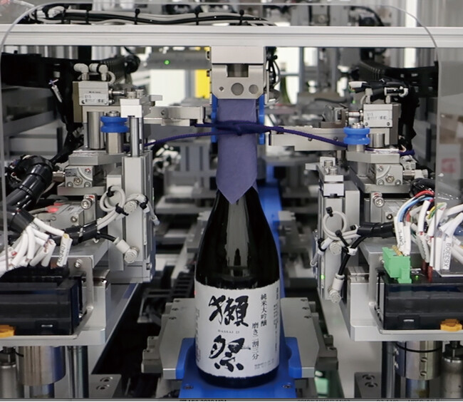 「日本酒の瓶飾りの自動化装置」