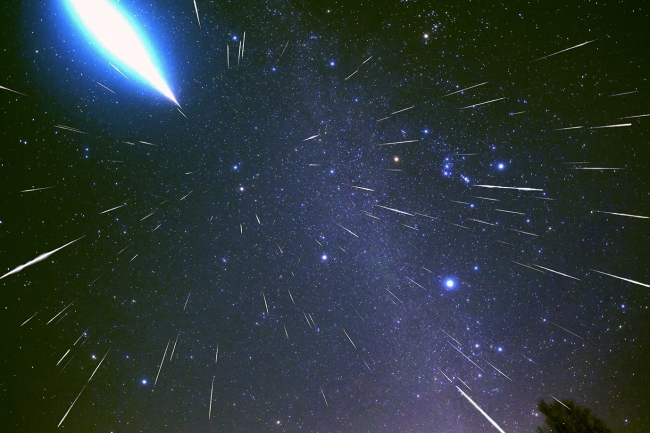 2017年のふたご座流星群（写真：及川聖彦）