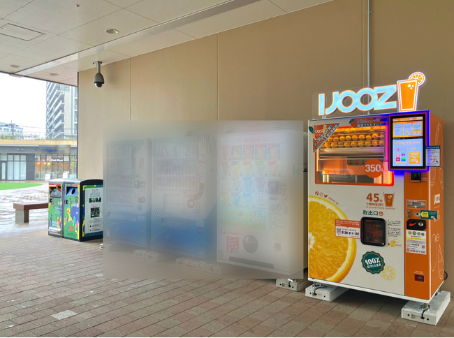三井ショッピングパーク ららぽーと福岡1Fオーバルパーク付近に設置された350円生搾りオレンジジュース自販機IJOOZ