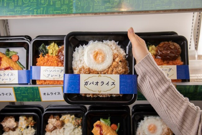 「おいしさスキン(R)」で包装したガパオライス 「おいしさスキン(R)」で包装したガパオライス