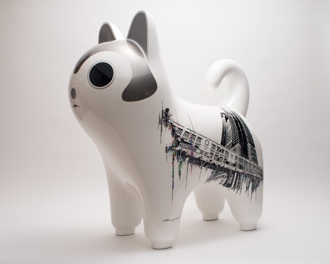 吉田朗「犬張り子 -無景都市- 東京都庁 」2020年作、 93x88x42cm、ガラス繊維強化プラスチック ウレタン塗装 PVCフィルム