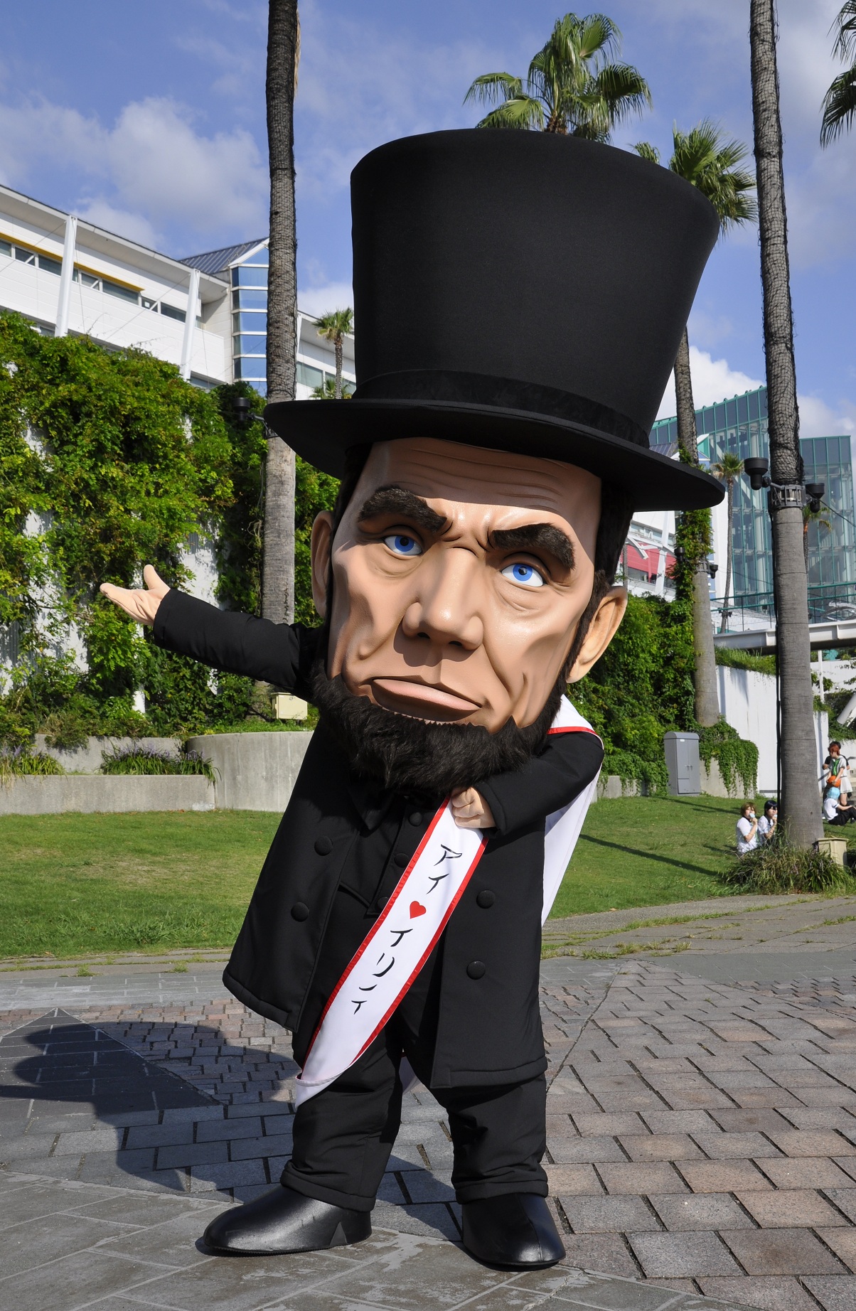 日本初 イリノイ州親善大使 ビッグリンカーン 日本全国を歴訪する マスコット外交 を開始 イリノイ州観光局のプレスリリース