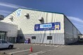 【小野建株式会社】長崎支店にプロサッカークラブ「V・ファーレン長崎」のロゴマークを掲出