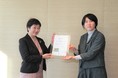 鹿島アントラーズ チャリティイベント寄付金受領。オフィシャルパートナー大和証券へ感謝状贈呈