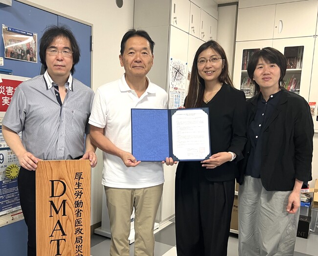 (8日:左から佐藤浩之課長、小井土雄一事務局長、高橋茉莉子副事務局長、吉岡春菜理事長) (8日:左から佐藤浩之課長、小井土雄一事務局長、高橋茉莉子副事務局長、吉岡春菜理事長)