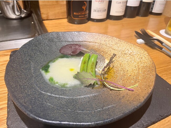 スズキの低温調理ソテーと淡路島産玉ねぎのソース スズキの低温調理ソテーと淡路島産玉ねぎのソース