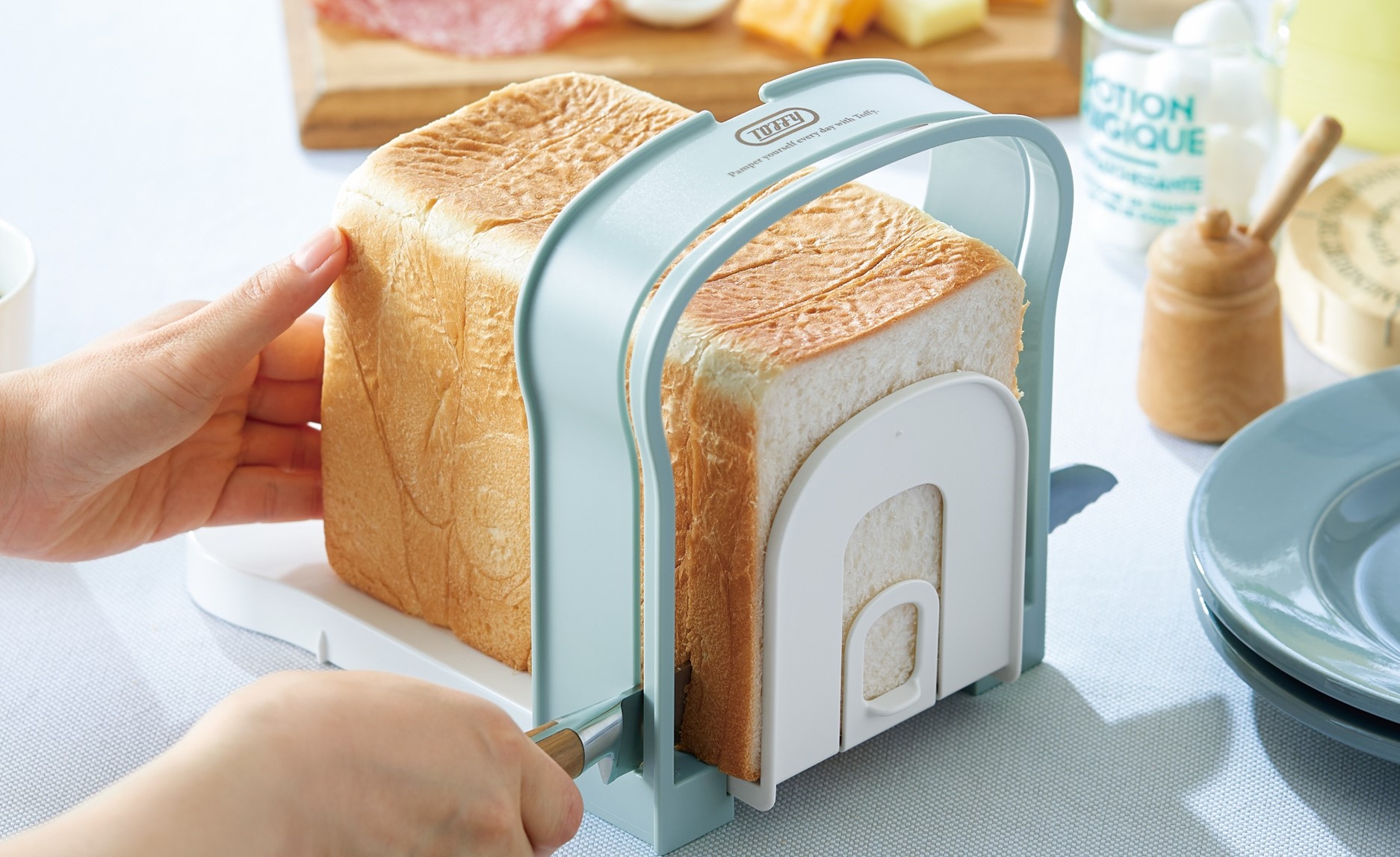 食パンを好みの厚さにまっすぐスライス Toffy 食パンスライスガイド 新発売 株式会社ラドンナのプレスリリース