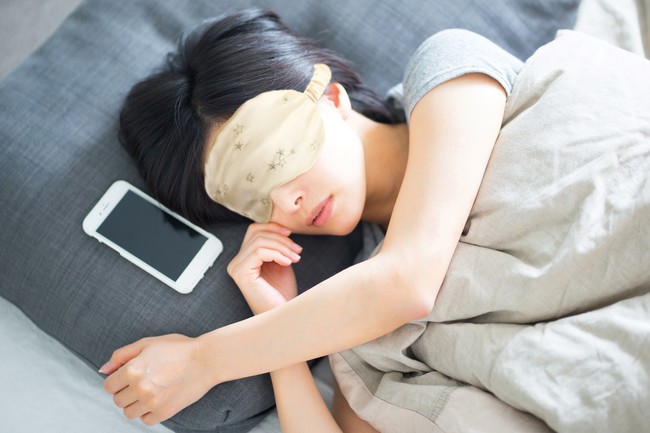 業界No.1 アイマスク シルク 黒 フリーサイズ 快適睡眠 旅行 仮眠 安眠 美容 サラサラ