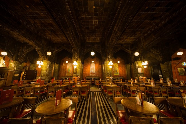 豊かな実りをはぐくむ大地をイメージした店内の赤レンガの壁 豊かな実りをはぐくむ大地をイメージした店内の赤レンガの壁