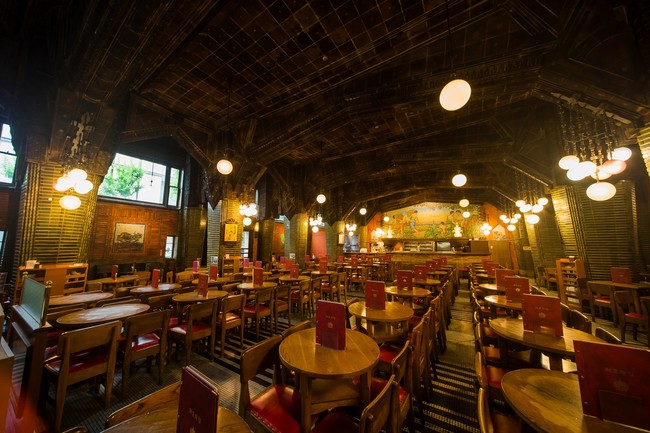 1階・ビヤホール 現在 1階・ビヤホール 現在