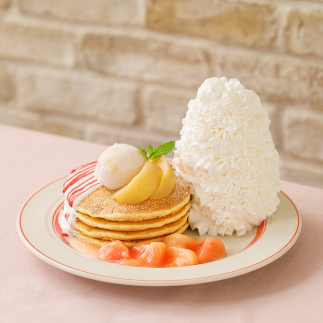 Eggs N Thingsより 桃尽くし のパンケーキが登場 白桃とヨーグルトソースのパンケーキ 19年6月25日 火 7月31日 水 期間限定販売 Eggs N Things Japan株式会社のプレスリリース