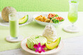 【Eggs ’n Things】メロンづくしな夏の新メニューが登場!「プレミアムメロンパンケーキ」「スパイシーグリルドチキンピタサンド」6月25日(水)~ 7月24日(木)