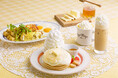 【Eggs ’n Things】とろけるバター×はちみつ、至福のメニューが登場！「ハニーバターミルクパンケーキ」「ハニーマスタードチキン＆エッグス」4月21日（火）～ 5月21日（木）