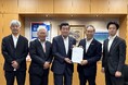 地域物流の未来を拓く 「コミュニティ配送」提言書を伊東内閣府特命担当大臣に手交