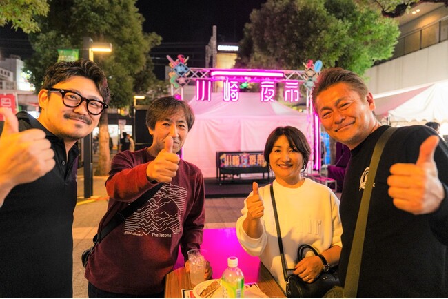 今やお馴染みのネオン看板!