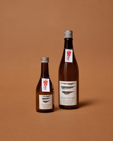 (左より) 辻本店 ながれぐも300ml 価格:¥1,100(税込) 辻本店 ながれぐも720ml 価格:¥1,870(税込) (左より) 辻本店 ながれぐも300ml 価格:¥1,100(税込) 辻本店 ながれぐも720ml 価格:¥1,870(税込)