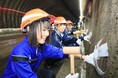 【岐阜県高山市】地元の中学生がトンネル内の「ロックボルトキャップ」を設置しました