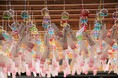 【飛騨高山・岐阜県高山市】夏を彩る“涼”と“祈り”の音色。約2,000個の風鈴が舞う「桜山風鈴まつり2025」開催!