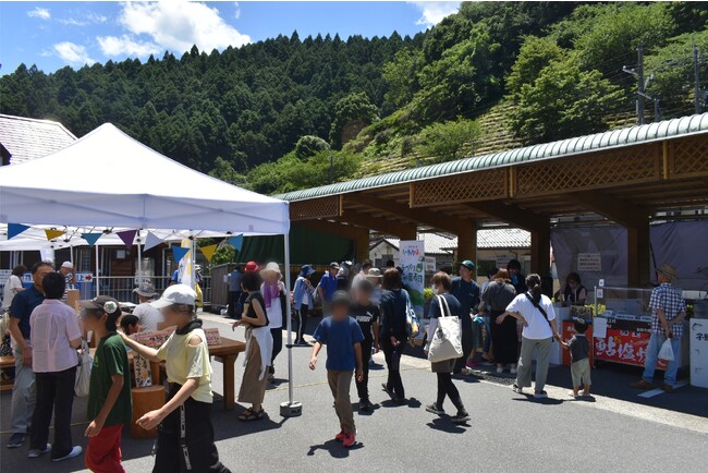 ※源流ツーリズムOPEN１周年　かわかみマルシェの様子