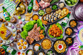 韓国グルメの“沼”にハマる！「韓国ブッフェ K-Food Holic Vol.2」が6月開催決定。約30種の料理＆スイーツをネオンが煌めく韓国夜市風の空間で味わい尽くす。