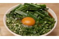 【BS日テレ】「ドランク塚地のふらっと立ち食いそば」メディア初取材!? オープンして約半年で高田馬場の人気店に! ニラが器を埋め尽くすたっぷりスタミナ満点そばとは!?