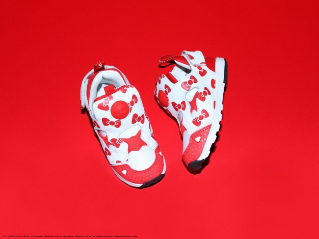 ハローキティ　リーボック　Reebok　コラボスニーカー　PUMP FURY