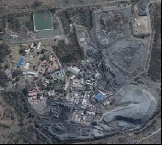 Mooinooi鉱山の航空写真　Mooinooi鉱山は、Western Chrome Minesに属するクロム鉱山の一つです。