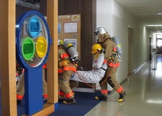 厨房からの消火・救出・救護訓練