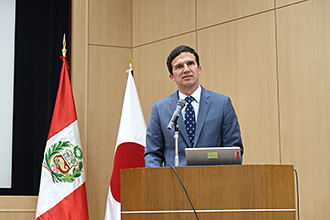 ペルー共和国　エネルギー鉱山省　ルイス・ミゲル・インチャウステギ・セバジョス　鉱山副大臣による講演