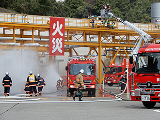 七尾鹿島消防本部による消火訓練およびはしご車を用いた負傷者救出訓練