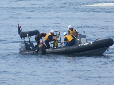 海上保安庁「えちぜん」搭載艇による海中転落者救助訓練