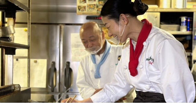 絶妙なタイミングで谷口さんのジョークが入り、厨房に漂う緊張感がフッと解ける