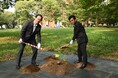日野市核兵器廃絶・平和都市宣言の制定の周年事業の結びに 平和の願いをこめて「被爆アオギリ二世」を植樹