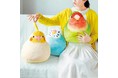 リラックスした姿に癒やされる「もっちりかわいい ふっくらインコ＆オウムクッション」が、フェリシモ「YOU+MORE!」と「小鳥部™」のコラボで誕生