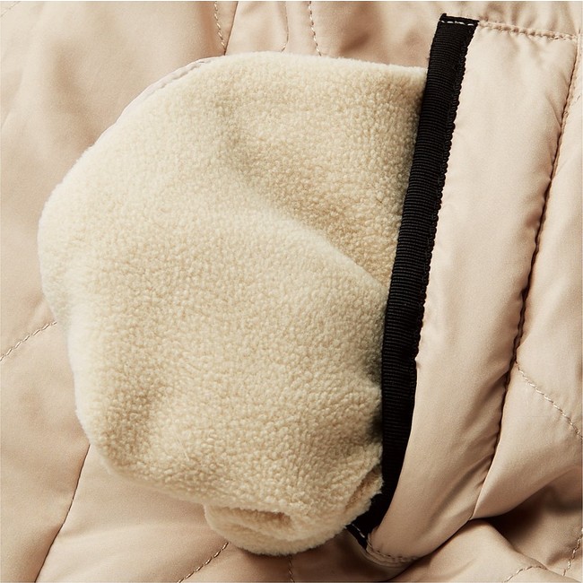 ポケットの中は裏面表面、どちらもフリースで暖かく着られます。