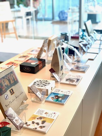 ミュージアムショップ「museum holic」販売風景