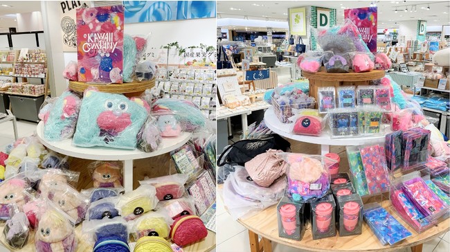 KAWAII COMPANYのキービジュアルを使用した雑貨や、モンスターのポーチ、「カラダの中のKAWAIIひみつ」シリーズのポーチやバッグなどが並びます KAWAII COMPANYのキービジュアルを使用した雑貨や、モンスターのポーチ、「カラダの中のKAWAIIひみつ」シリーズのポーチやバッグなどが並びます