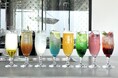 カラフルな「推し活ドリンク」を神戸港が目前のフェリシモが運営する都市型ワイナリー「f winery」が提供