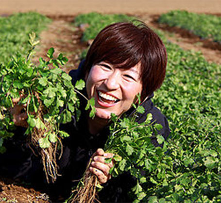 千葉県八千代市でパクチー専業農家を営む生産者、「PAKUCI SISTERS」立川 あゆみさん